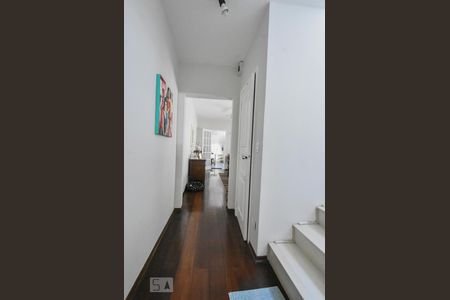 Casa à venda com 190m², 4 quartos e 2 vagasEscada