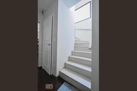 Casa à venda com 190m², 4 quartos e 2 vagasEscada