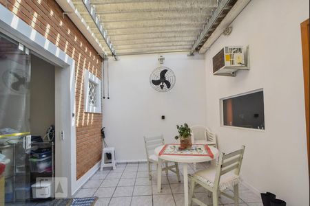 Casa à venda com 190m², 4 quartos e 2 vagasÁrea de Externa com churrasqueira