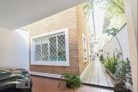 Casa à venda com 190m², 4 quartos e 2 vagasFachada