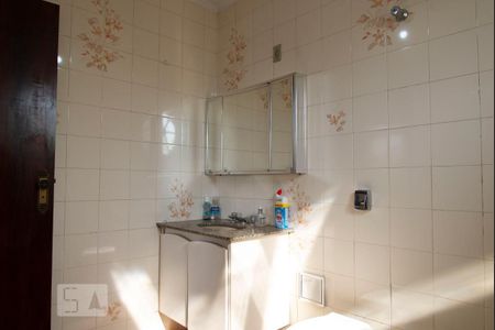 Casa à venda com 552m², 4 quartos e 7 vagasBanheiro da Suíte 2