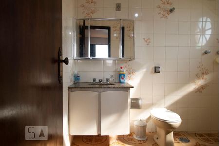 Casa à venda com 552m², 4 quartos e 7 vagasBanheiro da Suíte 2