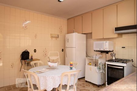 Casa à venda com 552m², 4 quartos e 7 vagasCozinha