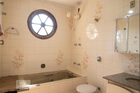 Casa à venda com 552m², 4 quartos e 7 vagasBanheiro da Suíte 4