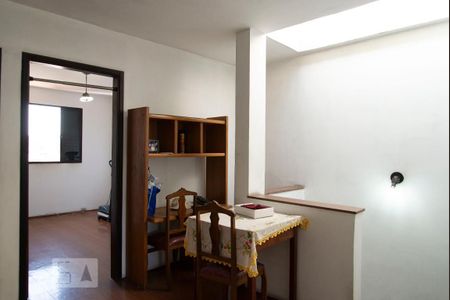 Casa à venda com 552m², 4 quartos e 7 vagasHall entre os Quartos