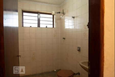 Casa à venda com 552m², 4 quartos e 7 vagasBanheiro da Garagem