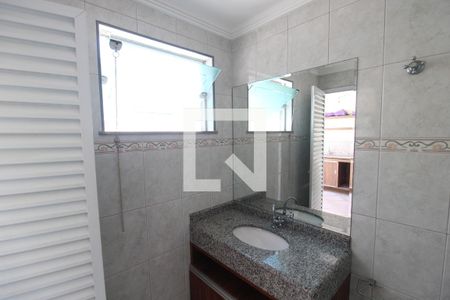 Casa de condomínio para alugar com 238m², 3 quartos e 4 vagasBanheiro de Serviço