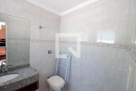 Casa de condomínio para alugar com 238m², 3 quartos e 4 vagasBanheiro de Serviço