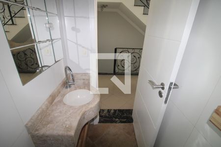 Casa de condomínio para alugar com 238m², 3 quartos e 4 vagasLavabo