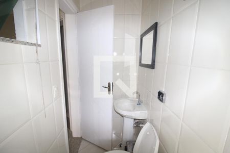 Casa de condomínio para alugar com 238m², 3 quartos e 4 vagasBanheiro de Serviço 2