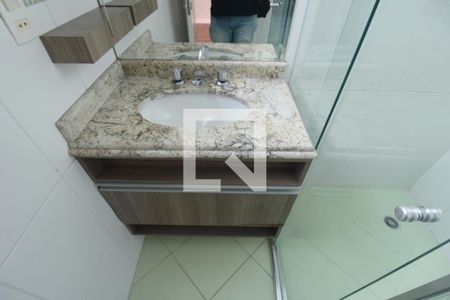 Casa de condomínio para alugar com 238m², 3 quartos e 4 vagasBanheiro 1