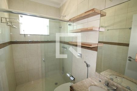 Casa de condomínio para alugar com 238m², 3 quartos e 4 vagasBanheiro 3