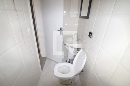 Casa de condomínio para alugar com 238m², 3 quartos e 4 vagasBanheiro de Serviço 2