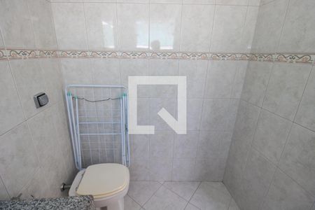Casa de condomínio para alugar com 238m², 3 quartos e 4 vagasBanheiro de Serviço