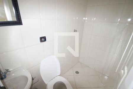 Casa de condomínio para alugar com 238m², 3 quartos e 4 vagasBanheiro de Serviço 2