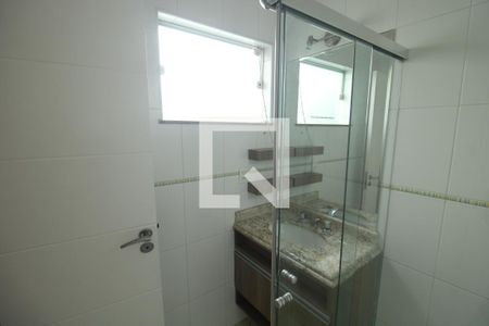 Casa de condomínio para alugar com 238m², 3 quartos e 4 vagasBanheiro 1