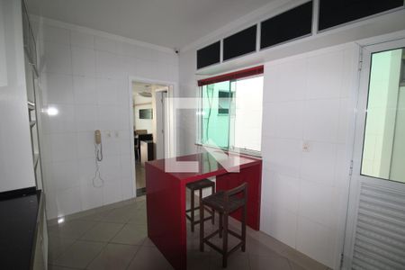 Casa de condomínio para alugar com 238m², 3 quartos e 4 vagasCozinha