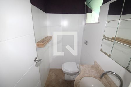 Casa de condomínio para alugar com 238m², 3 quartos e 4 vagasLavabo