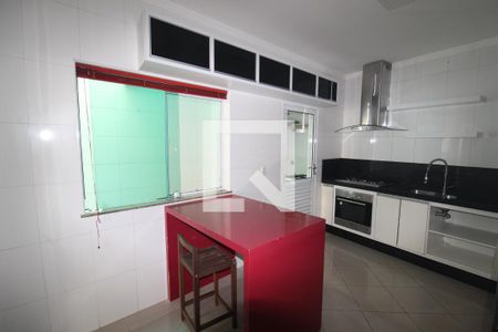 Casa de condomínio para alugar com 238m², 3 quartos e 4 vagasCozinha