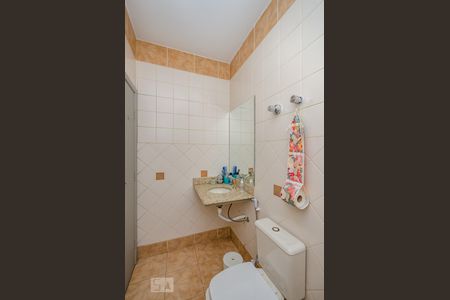 Casa para alugar com 215m², 4 quartos e 6 vagas Casa para alugar com 215m², 4 quartos e 6 vagasBanheiro de Serviço