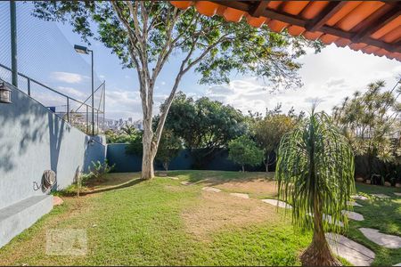 Casa para alugar com 215m², 4 quartos e 6 vagasÁrea Externa