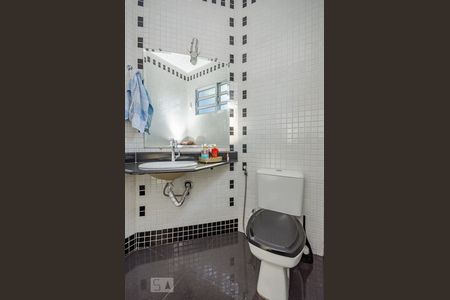Lavabo de casa para alugar com 4 quartos, 215m² em Estoril, Belo Horizonte
