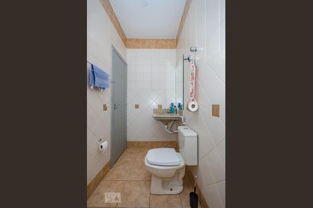 Casa para alugar com 215m², 4 quartos e 6 vagas Casa para alugar com 215m², 4 quartos e 6 vagasBanheiro de Serviço