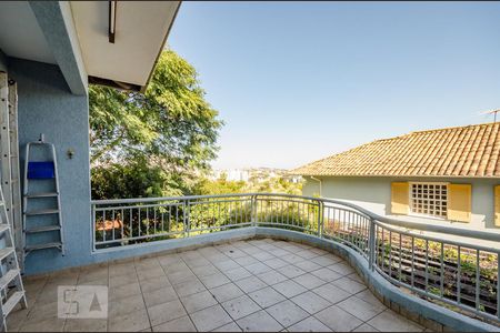 Casa para alugar com 215m², 4 quartos e 6 vagas Casa para alugar com 215m², 4 quartos e 6 vagasvaranda