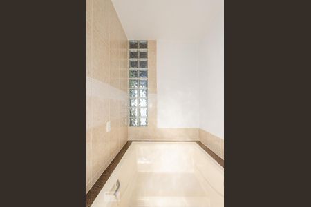 Casa para alugar com 215m², 4 quartos e 6 vagas Casa para alugar com 215m², 4 quartos e 6 vagasBanheiro da Suíte