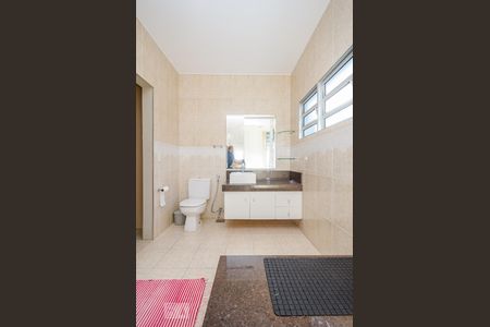 Casa para alugar com 215m², 4 quartos e 6 vagas Casa para alugar com 215m², 4 quartos e 6 vagasBanheiro da Suíte