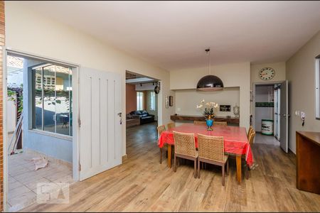 Casa para alugar com 215m², 4 quartos e 6 vagas Casa para alugar com 215m², 4 quartos e 6 vagasSala de Jantar