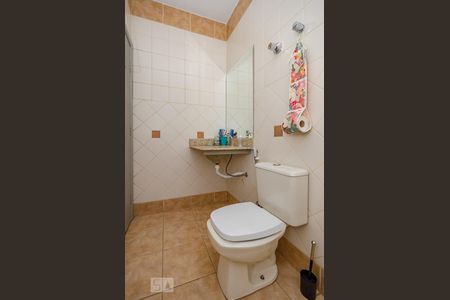 Casa para alugar com 215m², 4 quartos e 6 vagas Casa para alugar com 215m², 4 quartos e 6 vagasBanheiro de Serviço