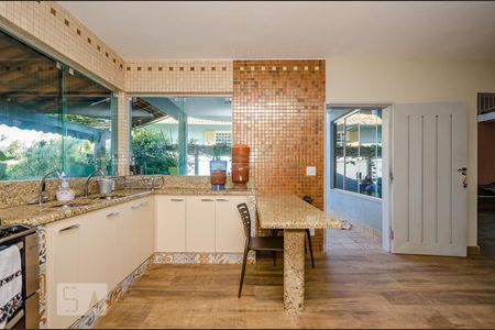 Casa para alugar com 215m², 4 quartos e 6 vagas Casa para alugar com 215m², 4 quartos e 6 vagasCozinha