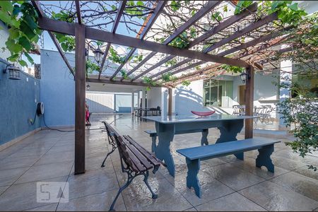 Casa para alugar com 215m², 4 quartos e 6 vagasÁrea Externa