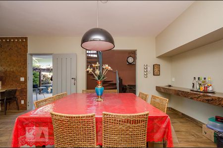 Casa para alugar com 215m², 4 quartos e 6 vagas Casa para alugar com 215m², 4 quartos e 6 vagasSala de Jantar