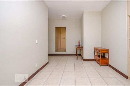 Casa para alugar com 215m², 4 quartos e 6 vagas Casa para alugar com 215m², 4 quartos e 6 vagasSuíte