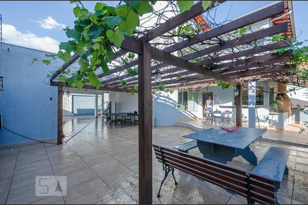 Casa para alugar com 215m², 4 quartos e 6 vagasÁrea Externa