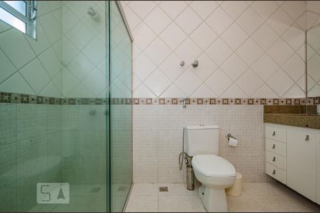 Casa para alugar com 215m², 4 quartos e 6 vagas Casa para alugar com 215m², 4 quartos e 6 vagasBanheiro Social