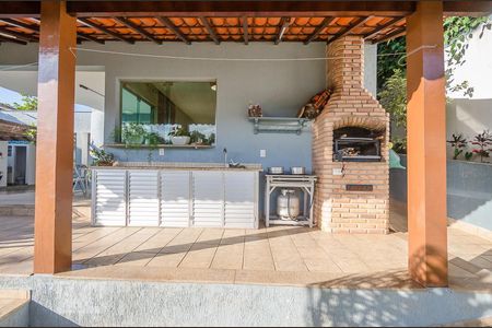 Casa para alugar com 215m², 4 quartos e 6 vagasÁrea Externa - churrasqueira