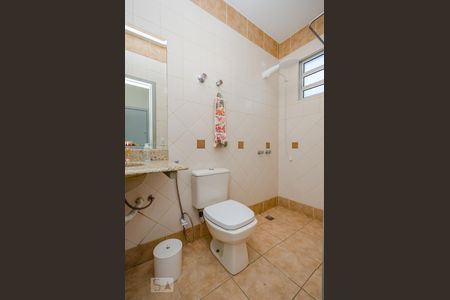 Casa para alugar com 215m², 4 quartos e 6 vagas Casa para alugar com 215m², 4 quartos e 6 vagasBanheiro de Serviço