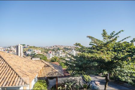 Casa para alugar com 215m², 4 quartos e 6 vagas Casa para alugar com 215m², 4 quartos e 6 vagasQuarto 2