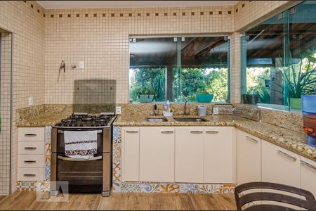 Casa para alugar com 215m², 4 quartos e 6 vagas Casa para alugar com 215m², 4 quartos e 6 vagasCozinha