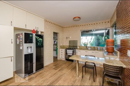 Casa para alugar com 215m², 4 quartos e 6 vagas Casa para alugar com 215m², 4 quartos e 6 vagasCozinha