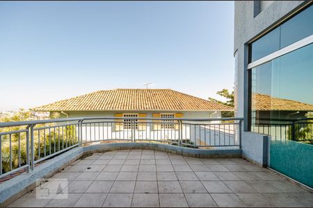 Casa para alugar com 215m², 4 quartos e 6 vagas Casa para alugar com 215m², 4 quartos e 6 vagasvaranda