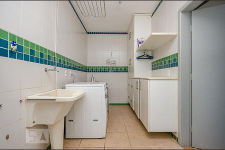 Casa para alugar com 215m², 4 quartos e 6 vagas Casa para alugar com 215m², 4 quartos e 6 vagasÁrea de Serviço