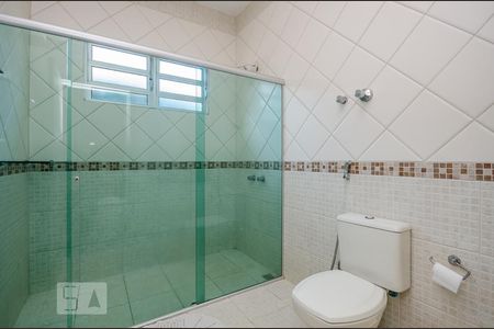 Casa para alugar com 215m², 4 quartos e 6 vagas Casa para alugar com 215m², 4 quartos e 6 vagasBanheiro Social