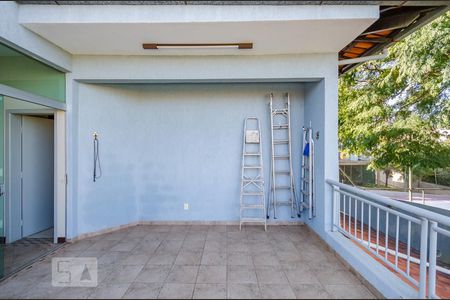 Casa para alugar com 215m², 4 quartos e 6 vagas Casa para alugar com 215m², 4 quartos e 6 vagasvaranda