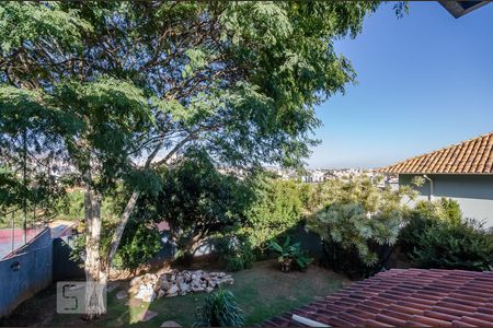Casa para alugar com 215m², 4 quartos e 6 vagas Casa para alugar com 215m², 4 quartos e 6 vagasSuíte
