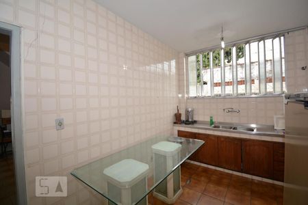 Casa à venda com 240m², 4 quartos e 2 vagasCozinha