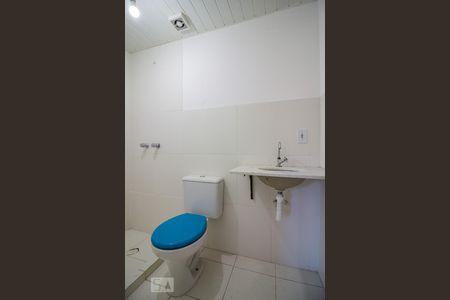 banheiro da suite de apartamento à venda com 2 quartos, 49m² em Teresópolis, Porto Alegre